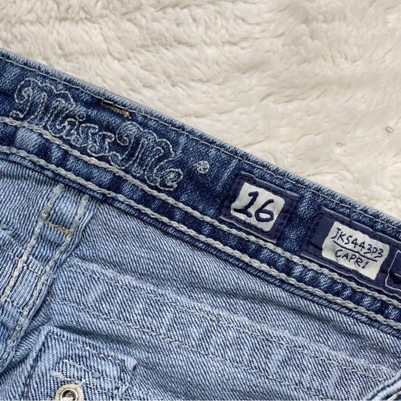 Miss Me Girl's Blue Floral Embroidered Capri Jeans Size 16 x 17” - Picture 5 of 7